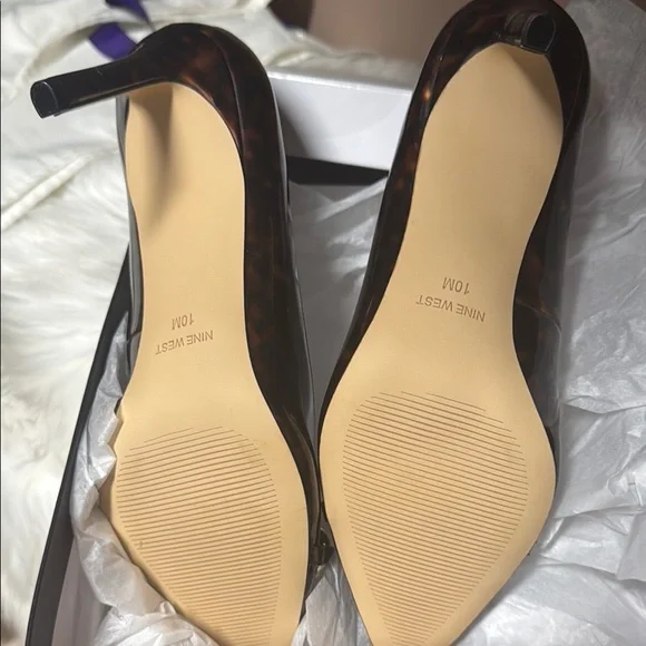Nine West Brown Patent Leather Heels with Gold Accent. Brand New Never Worn - Picture 2 of 5